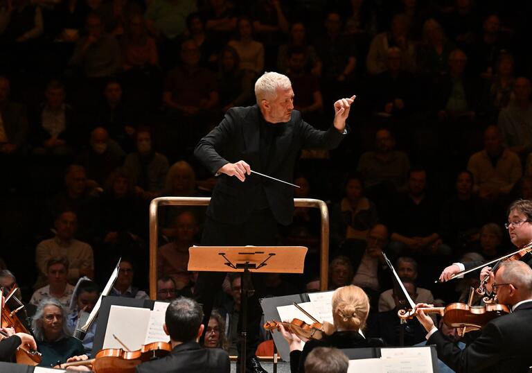 Thomas Ades conducting the LSO