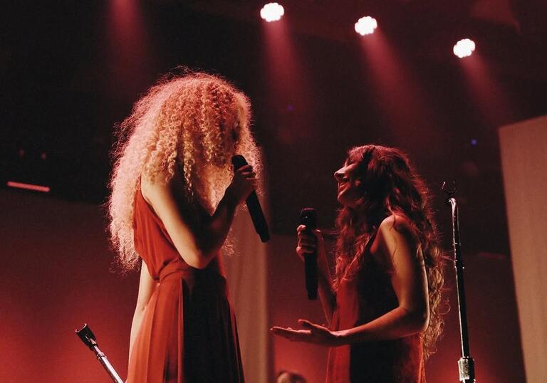 ANAVITORIA on stage