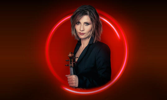 An image of Lisa Batiashvili surrounded by a red circle against a red background